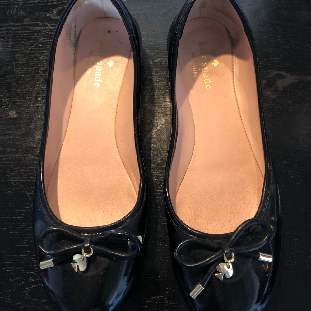 Black Kate Spade patent leather flats w bow